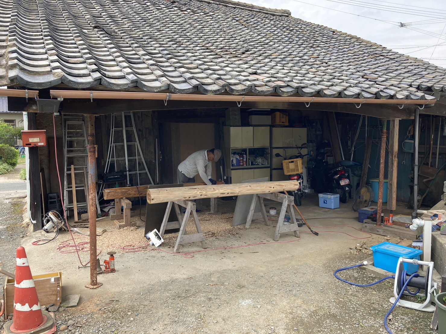 【宗像市 Y様邸】納屋の軒を支える柱が腐食したので新しく柱を取替えまし